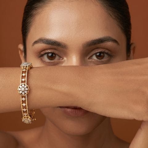 AI generated jewellery model